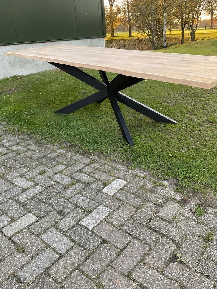 Massief Eiken boomstamtafel- 300x103cm op stalen kruispoot, Huis en Inrichting, Tafels | Eettafels, Zo goed als nieuw, 100 tot 150 cm