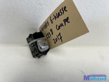 MERCEDES E-klasse C238 W213 Achterklep schakelaar A222905040 beschikbaar voor biedingen