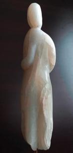 Abstract beeld met een bovenzinneli thema op marmeren sokkel, Ophalen of Verzenden