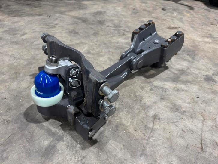 Te koop Fendt onderdelen, boven en ondertrekhaken., Zakelijke goederen, Agrarisch | Werktuigen, Overige typen, Ophalen