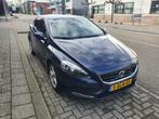 Volvo V40 D2 1.6 Automaat Nieuwe APK Euro 6 Blauw 2014, Auto's, Origineel Nederlands, Te koop, 5 stoelen, 135 €/maand
