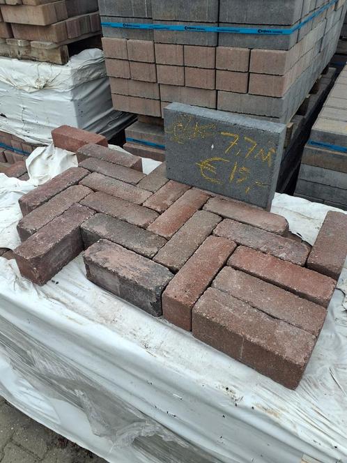 Rest partij dikformaten - Oud Emmen- 7,7m² - €15  per m², Tuin en Terras, Tegels en Klinkers, Zo goed als nieuw, Klinkers, Beton