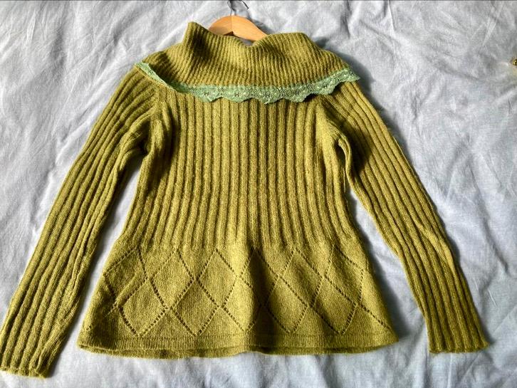 A-line Knit Wool Sweater with Lace Collar in Green Colour, Kleding | Dames, Truien en Vesten, Zo goed als nieuw, Maat 38/40 (M)