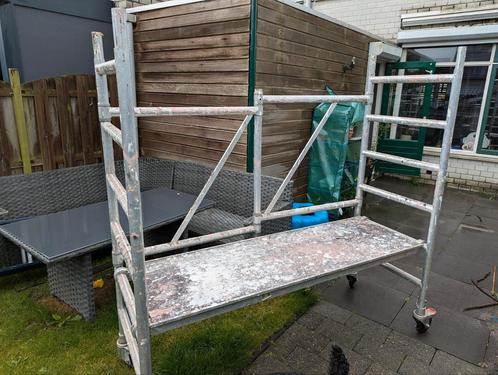 Te huur kamersteiger binnen buiten, Doe-het-zelf en Verbouw, Steigers, Zo goed als nieuw, Rolsteiger of Kamersteiger, Ophalen