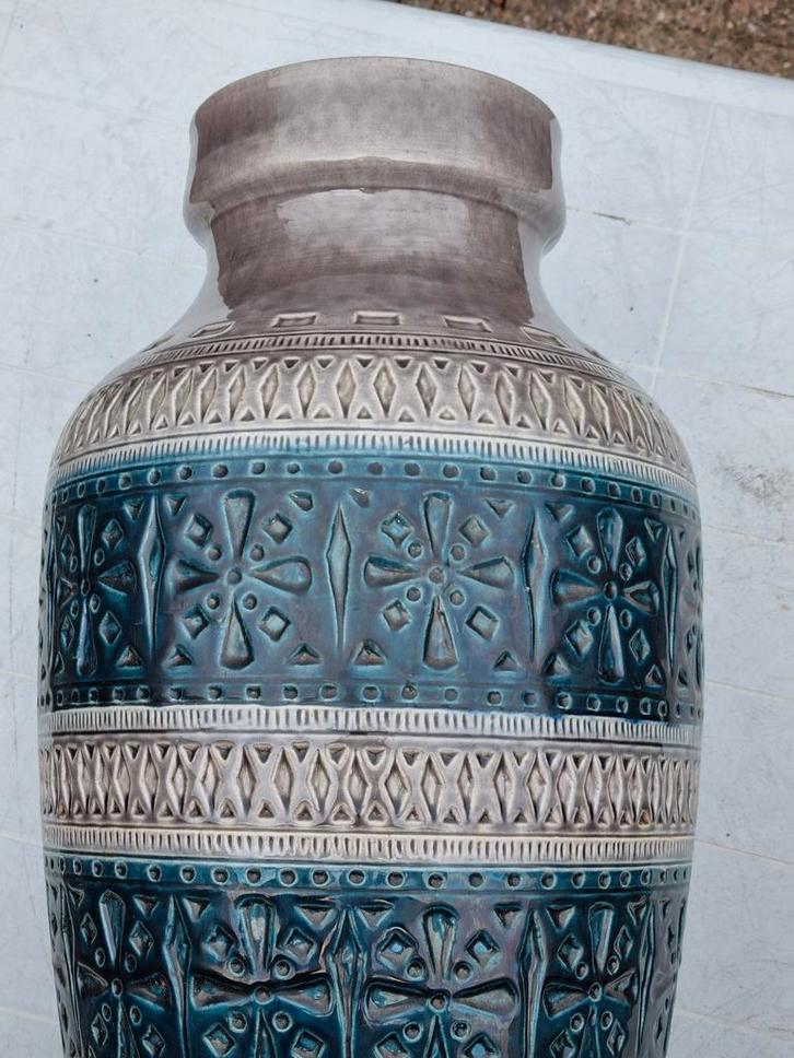 Mooi turquoise blauw grijs geglazuurde
VLOERVAAS, Antiek en Kunst, Antiek | Vazen, Ophalen