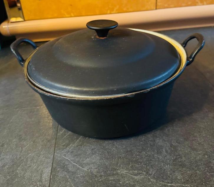 Le Creuset faitout braadpan ø 28 cm gietijzer zwart, Huis en Inrichting, Keuken | Potten en Pannen, Zo goed als nieuw, Koekenpan of Braadpan