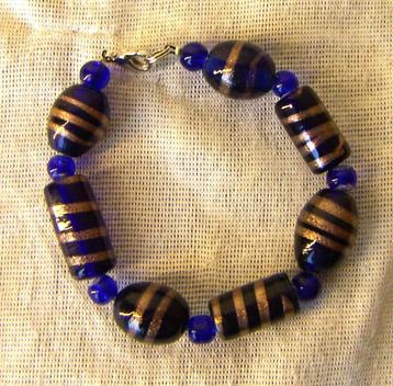 armband blauw met blauwe kraaltjes, 19 cm lang,  beschikbaar voor biedingen