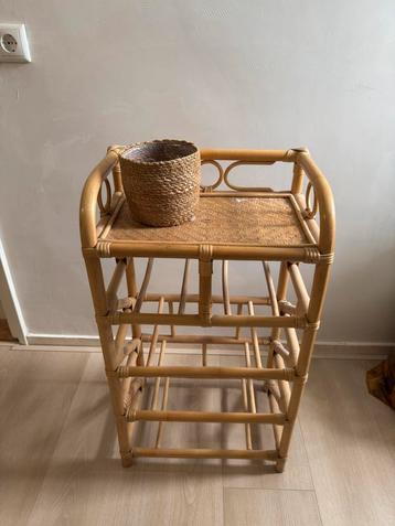 Rotan kastje beschikbaar voor biedingen