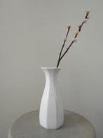 Lief wit vintage bloemen vaasje., Ophalen of Verzenden, Wit, Aardewerk of Porselein, Minder dan 50 cm