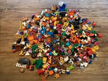 Grote partij Duplo figuren en accessoires beschikbaar voor biedingen