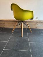 4 Vitra DAW stoelen, esdoorn goud, mosterd, Huis en Inrichting, Overige kleuren, Design, Ophalen of Verzenden, Zo goed als nieuw