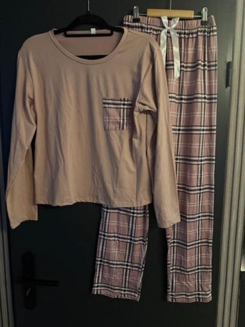 Lichtroze/oudroze pyjama maat S  beschikbaar voor biedingen
