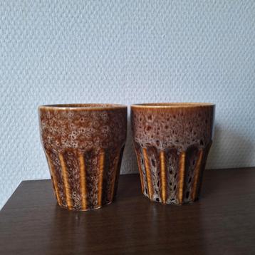 2 bruine Kwantum mokken  beschikbaar voor biedingen