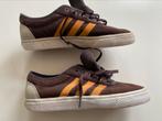 Adidas vintage donkerbruin met okergeel maat 42 -MOOI!, Ophalen of Verzenden, Zo goed als nieuw, Bruin