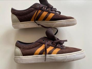 Adidas vintage donkerbruin met okergeel maat 42 -MOOI! beschikbaar voor biedingen