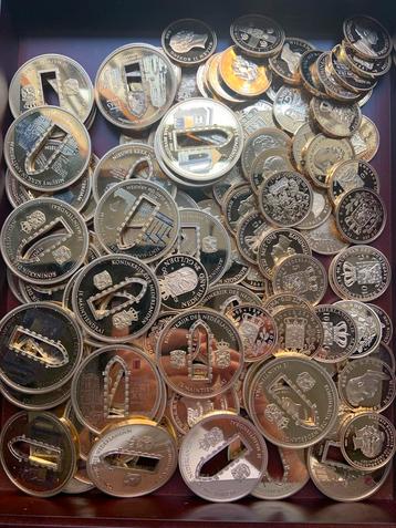 (Handels) partij goudkleurige penningen 1 Euro per stuk! beschikbaar voor biedingen