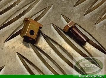 Boutset motorkapsluiting Land Rover Defender beschikbaar voor biedingen