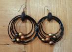 zwarte oorbellen met goud + koperkleurige bolletjes, Overige materialen, Hangers, Zwart, Ophalen of Verzenden