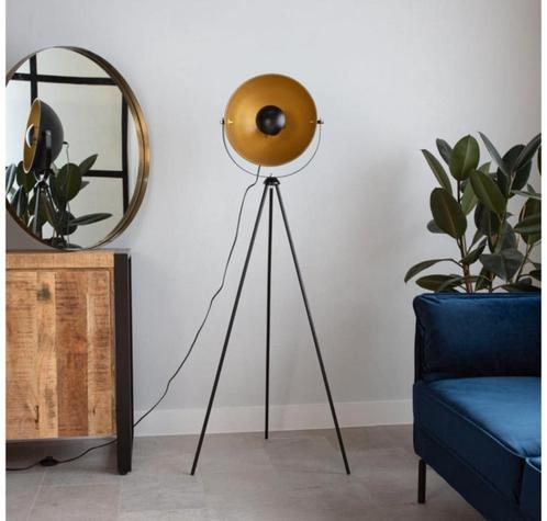 **Industriële Driepoot Vloerlamp - Goud/Zwart Filmmaker Desi, Huis en Inrichting, Lampen | Vloerlampen, Nieuw, Metaal, Ophalen of Verzenden
