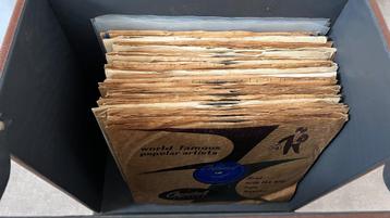 Platenkoffer met 45 bakelieten 78 toeren platen '50 & '60   beschikbaar voor biedingen