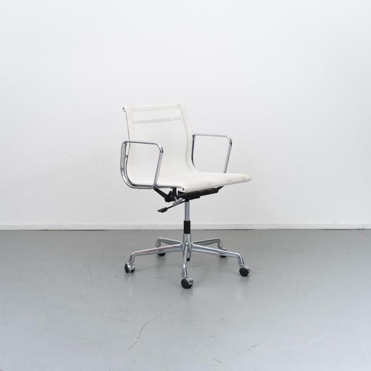6x Vitra Eames EA 117 Bureaustoel Wit Netweave - Chroom, Huis en Inrichting, Bureaustoelen, Zo goed als nieuw, Bureaustoel, Wit