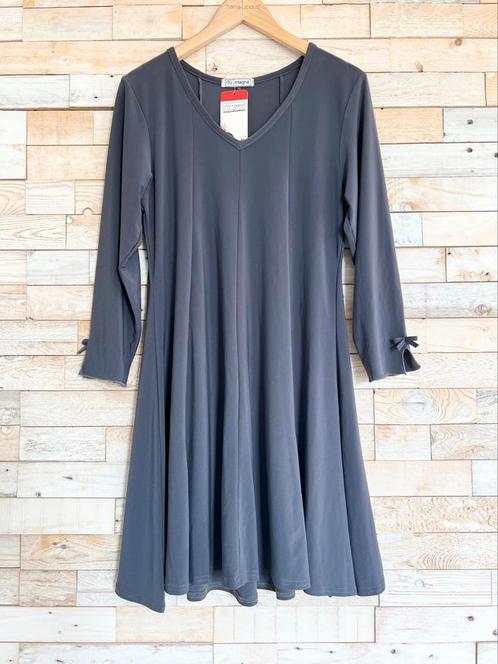 Magna jurk grijs, maat 40/42, Kleding | Dames, Jurken, Nieuw, Maat 42/44 (L), Grijs, Boven de knie, Ophalen of Verzenden