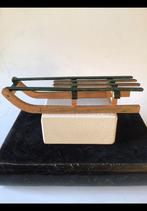 Kleine houten slee, gedeelte groen gekleurd, poppenhuis hout, Kinderen en Baby's, Speelgoed | Overig, Ophalen of Verzenden, Jongen of Meisje