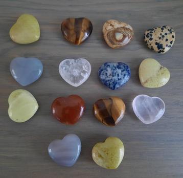 14 hartjes van edelsteen beschikbaar voor biedingen