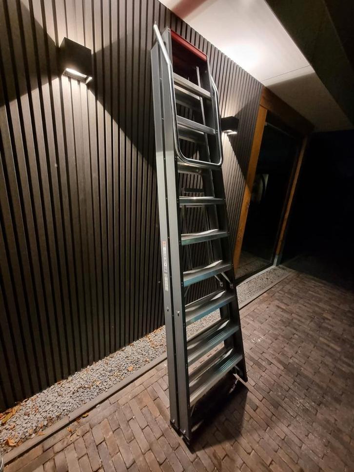 ALTREX trap 10 treden NIEUW, Doe-het-zelf en Verbouw, Ladders en Trappen, Zo goed als nieuw, Minder dan 2 meter, Ophalen of Verzenden