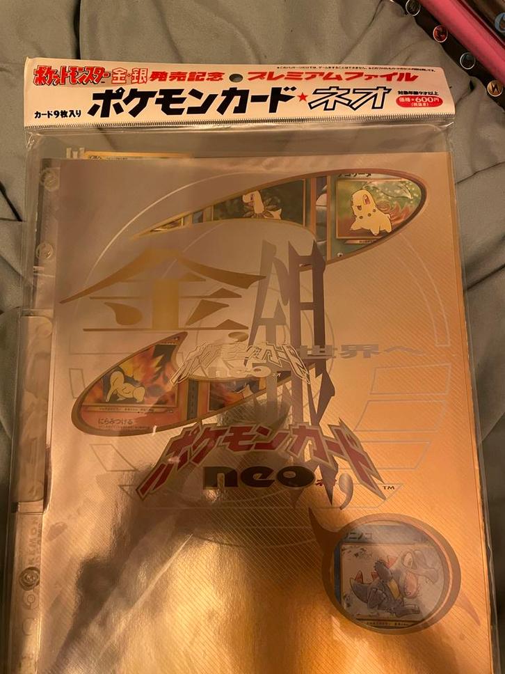 Pokémon Neo Genesis Premium File Folder #1 - Compleet!, Verzamelen, Speelgoed, Zo goed als nieuw, Ophalen of Verzenden