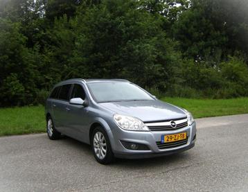 Opel Astra Wagon 1.6 Cosmo . Navigatie . Cruiscoontrol . Led beschikbaar voor biedingen
