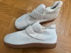 Nieuwe pantoffels/slofjes, zachte stof, klitteband mt 37, Wit, Nieuw, Ophalen of Verzenden, Pantoffels of Sloffen
