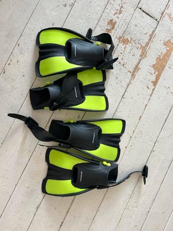 2 sets Flippers / Zwemvliezen maat 39-43 beschikbaar voor biedingen