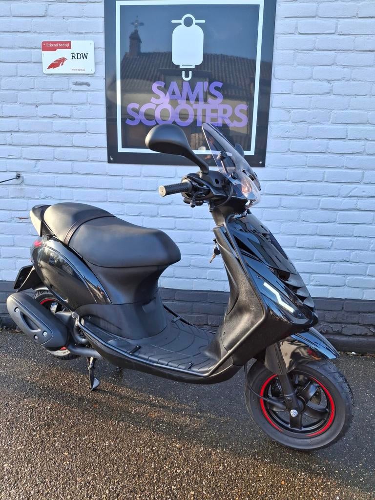 Piaggio Zip | 2022 | 45KM | Black on Black