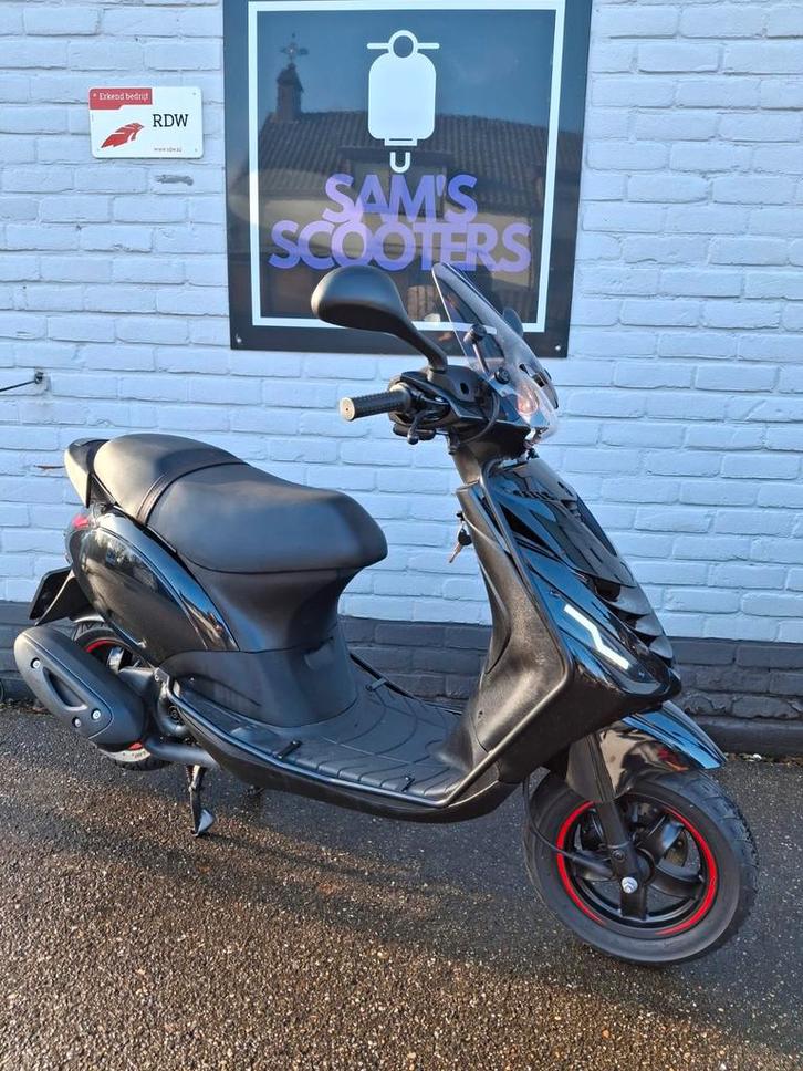 Piaggio Zip | 2022 | 45KM | Black on Black, Fietsen en Brommers, Scooters | Overige merken, Gebruikt, Maximaal 45 km/u, Benzine
