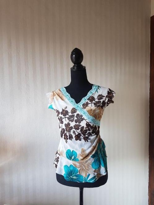 Prachtig topje in wit met bloemen, apart! 36 S rekt mee, Kleding | Dames, Tops, Gedragen, Maat 36 (S), Wit, Korte mouw, Verzenden