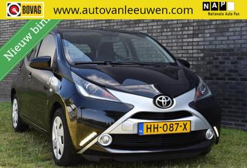 Toyota Aygo 1.0 VVT-i x-play NAVI/CAMERA/CRUISE C/ETC.! beschikbaar voor biedingen