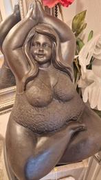 beeldje van een zwaarlijvige vrouw,, Huis en Inrichting, Woonaccessoires | Boeddhabeelden, Nieuw, Ophalen of Verzenden