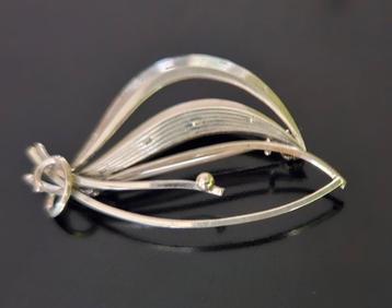 Mooie vintage zilveren fantasie broche beschikbaar voor biedingen