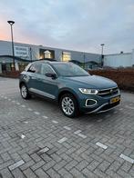 Volkswagen T-Roc Style 1.5 TSI 150pk 7-DSG 2022 Blauw, 1258 kg, 1498 cc, 4 cilinders, Blauw