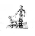Zilveren miniatuur vrouw  die de hond uitlaat⭐️, Verzenden