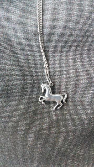 Kettinghanger steigerend paard zilver zgan beschikbaar voor biedingen