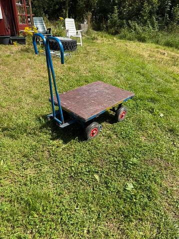 Handtrekwagen transportkar trekwagen plateauwagen trekkar beschikbaar voor biedingen