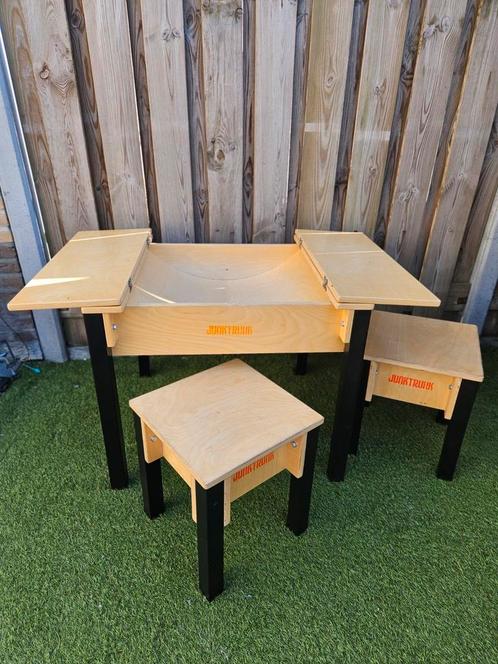 Junktrunk tafel met stoeltjes, Kinderen en Baby's, Kinderkamer | Tafels en Stoelen, Zo goed als nieuw, Tafel(s) en Stoel(en), Ophalen