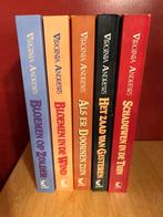 Virginia Andrews - Bloemen op zolder (5 boeken), Ophalen of Verzenden, Gelezen, Nederland