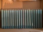 60 vintage nieuwe lichtblauwe kaarsen van de Bijenkorf, Nieuw, Minder dan 25 cm, Blauw, Ophalen of Verzenden