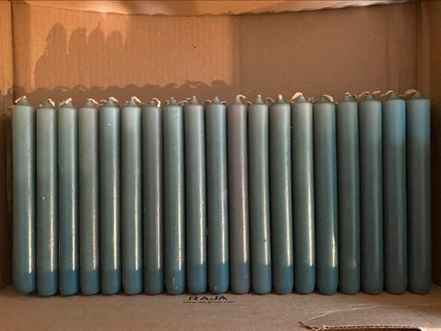 60 vintage nieuwe lichtblauwe kaarsen van de Bijenkorf, Huis en Inrichting, Woonaccessoires | Kandelaars en Kaarsen, Nieuw, Kaars