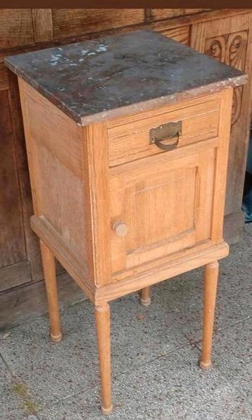 Vintage Eikenhouten Kastje met Marmer Blad beschikbaar voor biedingen