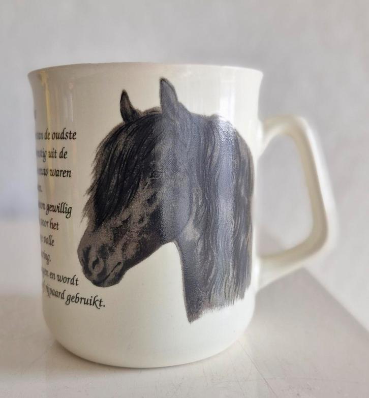 Beker Fries Paard, Huis en Inrichting, Keuken | Servies, Zo goed als nieuw, Kop(pen) en/of Schotel(s), Overige stijlen, Ophalen of Verzenden