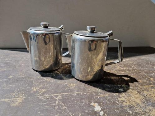 2 stuks rvs schenkkan 750ml €5 p.st., Huis en Inrichting, Keuken | Keukenbenodigdheden, Gebruikt, Ophalen of Verzenden